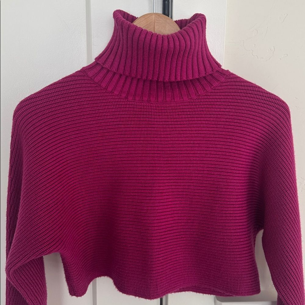 House of Harlow 1960 Ribbed Fuchsia Cropped High Neck knit Sweater Size XS EUC